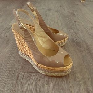André Assous nude patent wicker wedge